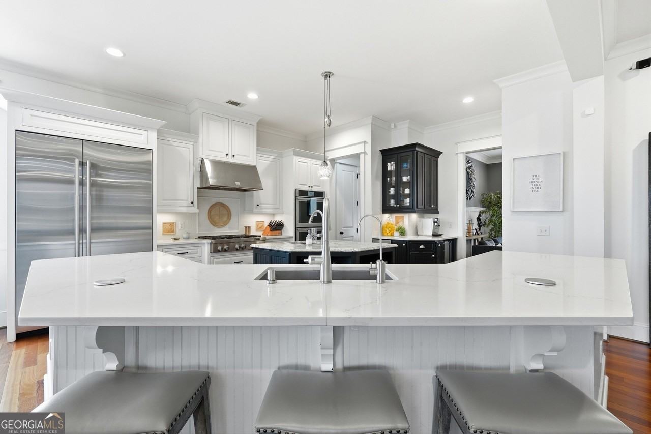 277 Catherine Vw - Photo 3 of 50