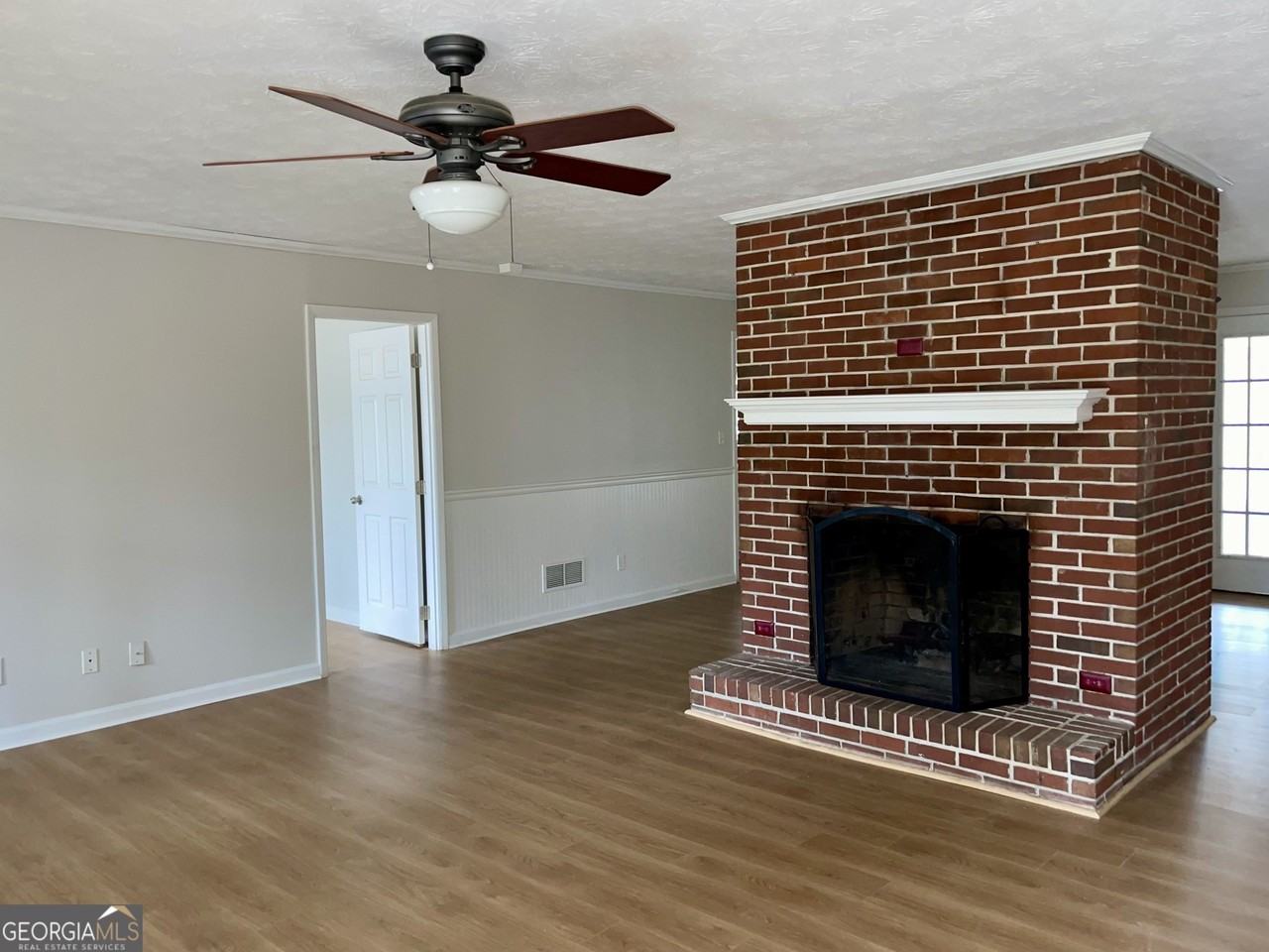 764 Hemphill Rd - Photo 3 of 14