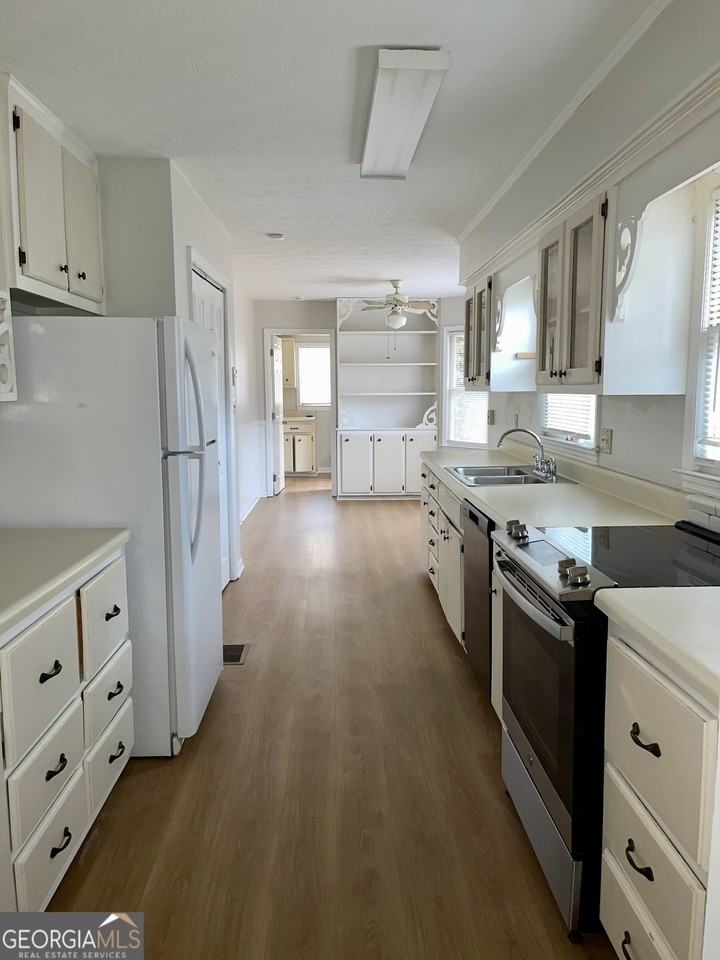 764 Hemphill Rd - Photo 5 of 14