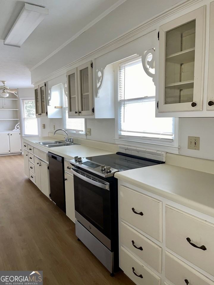 764 Hemphill Rd - Photo 6 of 14