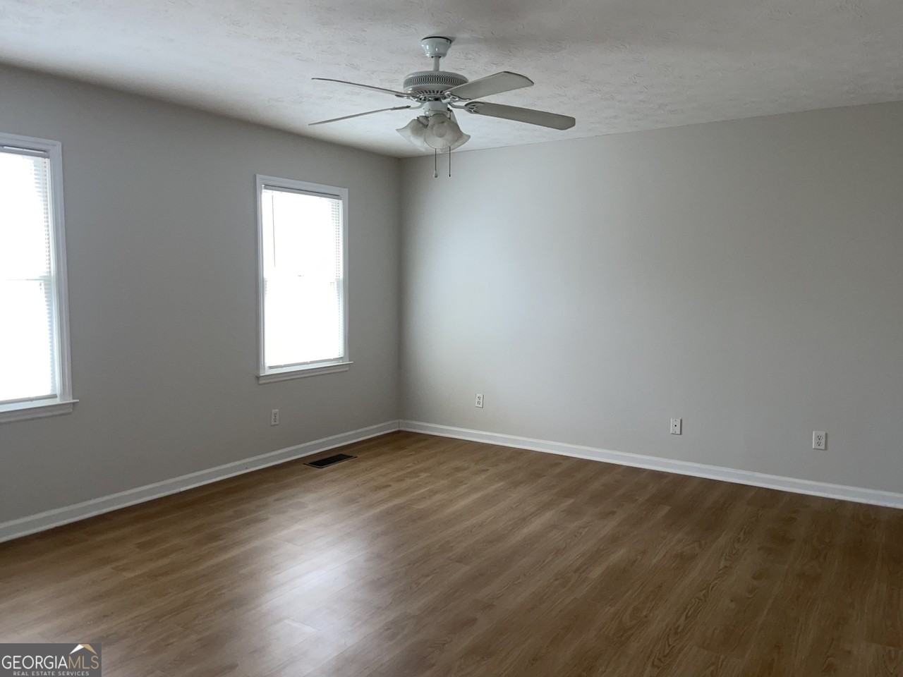 764 Hemphill Rd - Photo 7 of 14