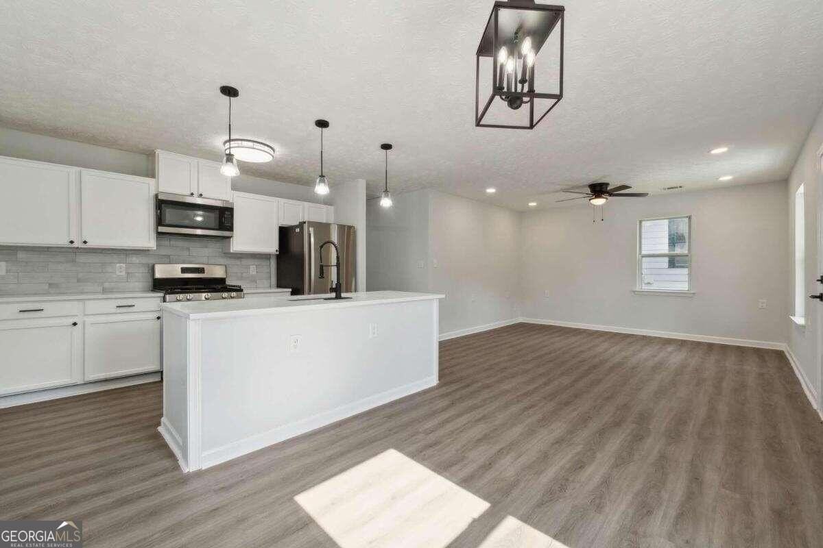 823 Humphries St Sw - Photo 2 of 22