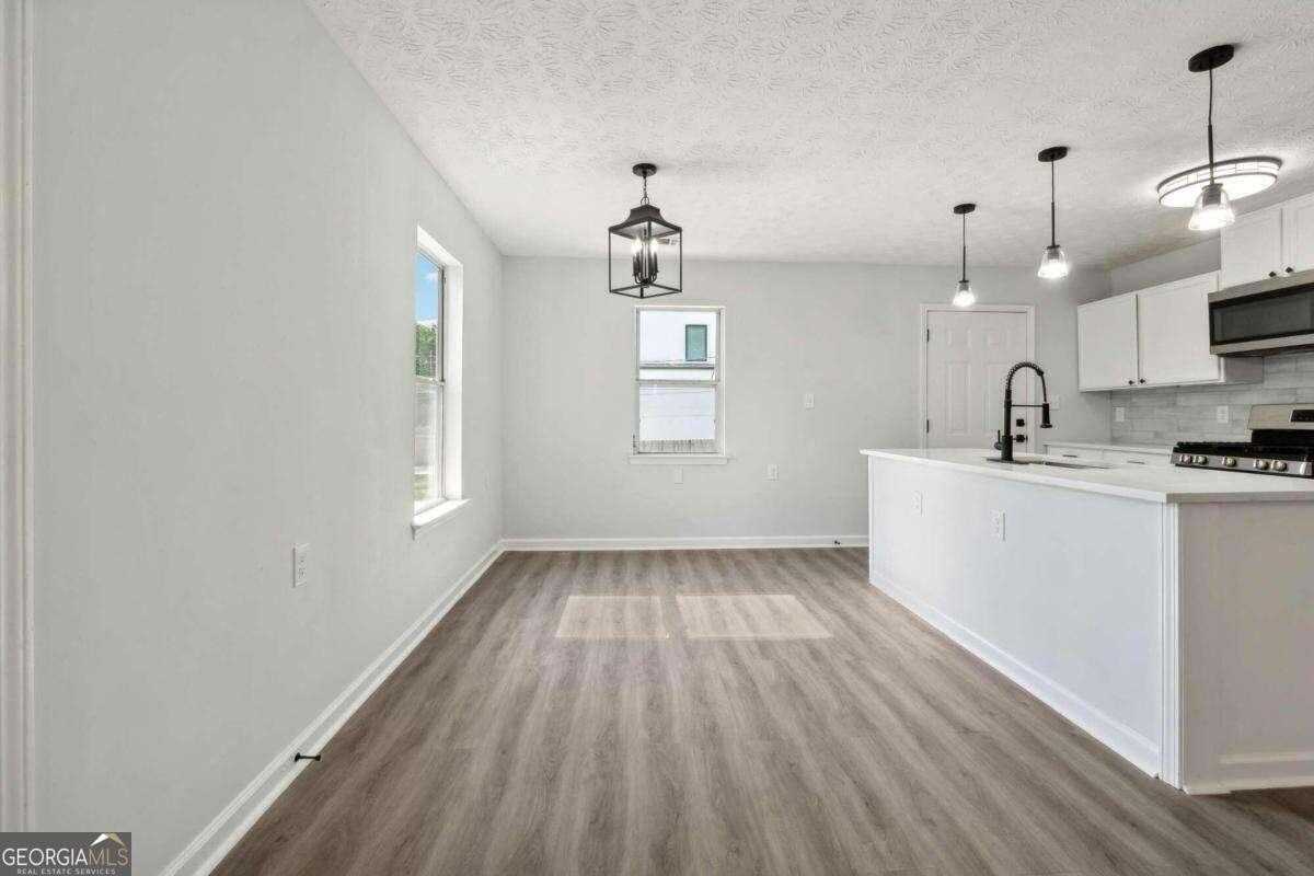 823 Humphries St Sw - Photo 3 of 22