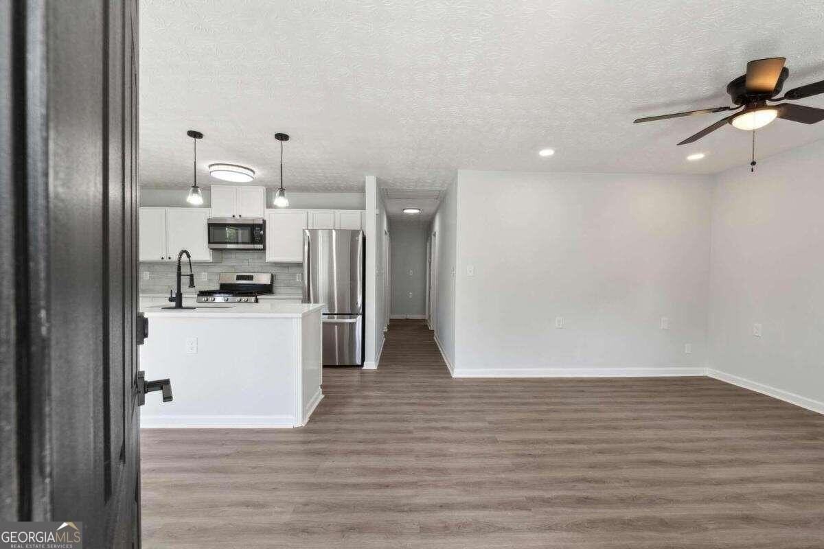 823 Humphries St Sw - Photo 5 of 22