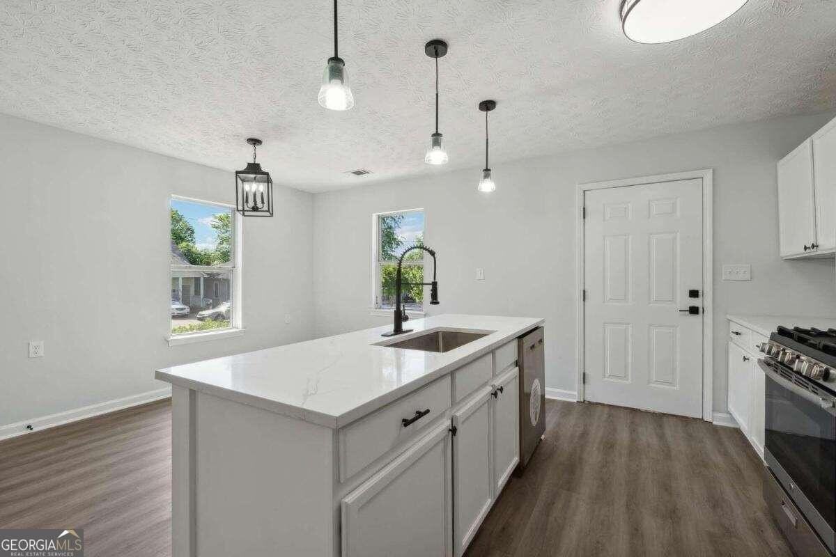 823 Humphries St Sw - Photo 7 of 22