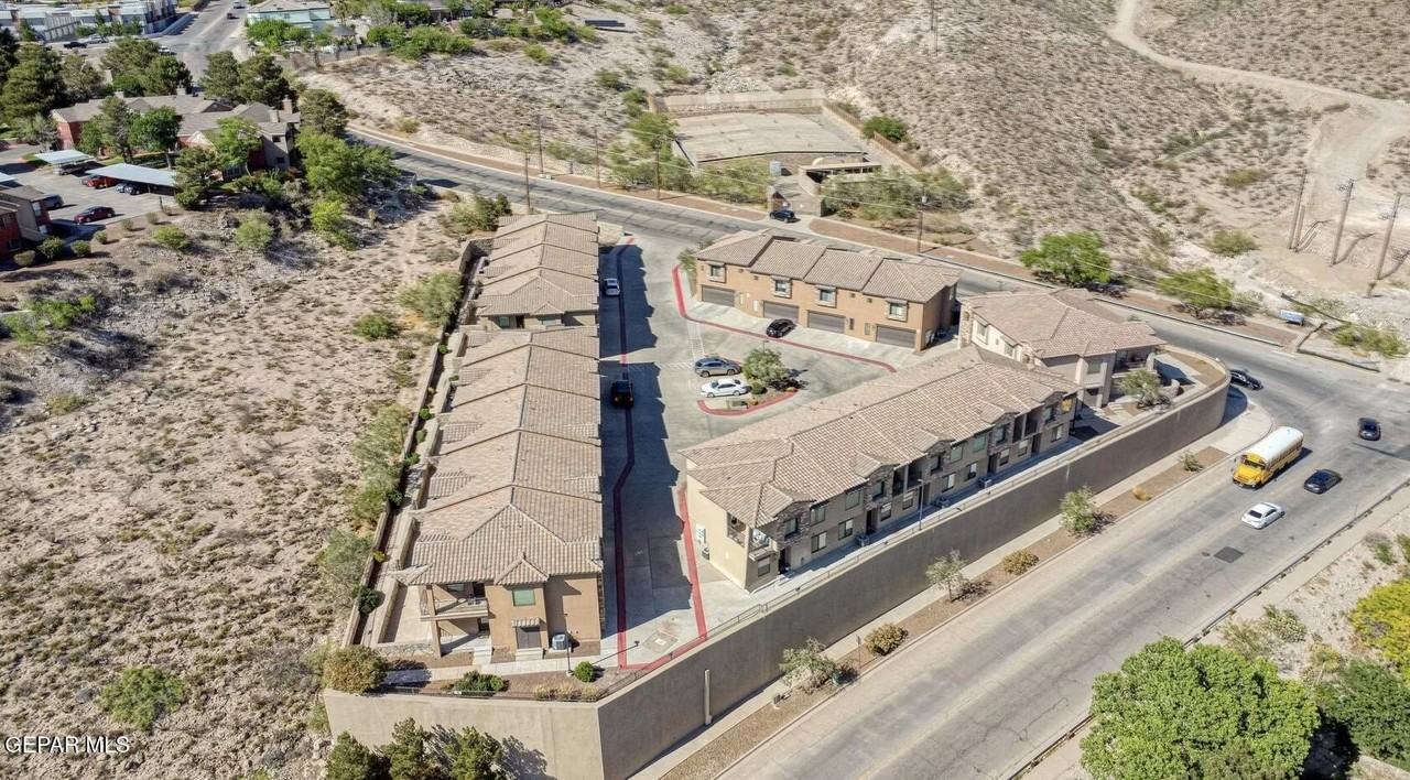 5501 N Stanton St Apt 7 - Photo 3 of 27