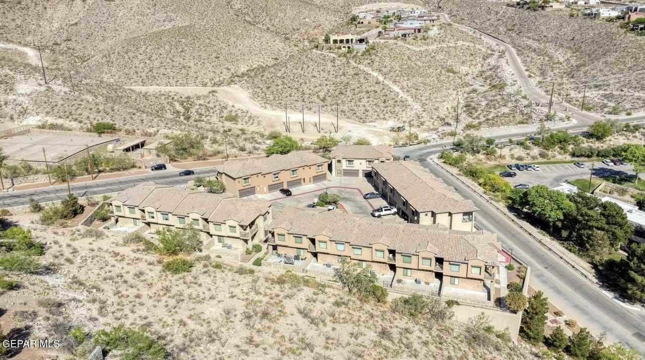 5501 N Stanton St Apt 7 - Photo 5 of 27