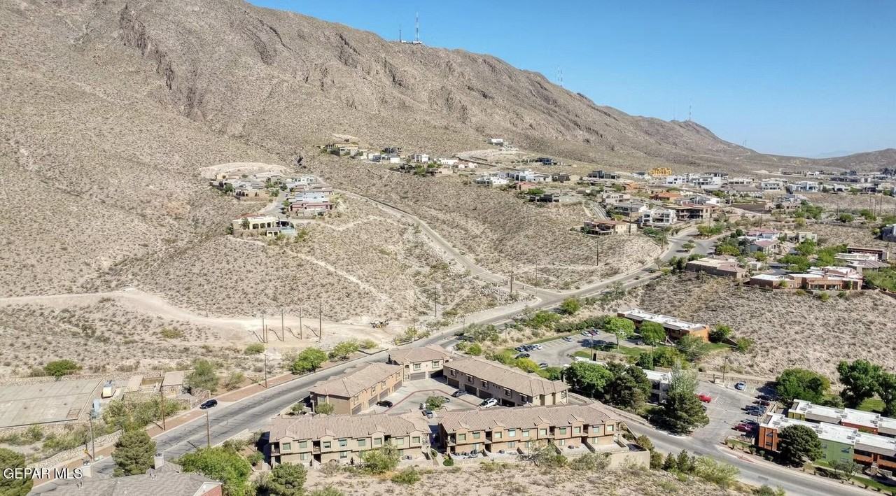 5501 N Stanton St Apt 7 - Photo 6 of 27