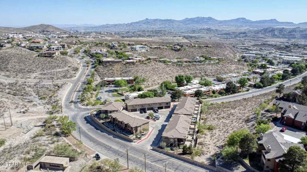 5501 N Stanton St Apt 7 - Photo 7 of 27