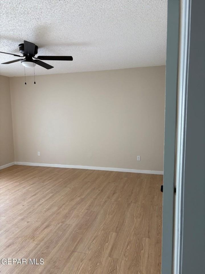 7127 Orizaba Ave - Photo 3 of 18