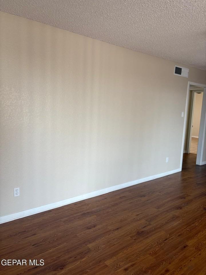 7127 Orizaba Ave - Photo 4 of 18