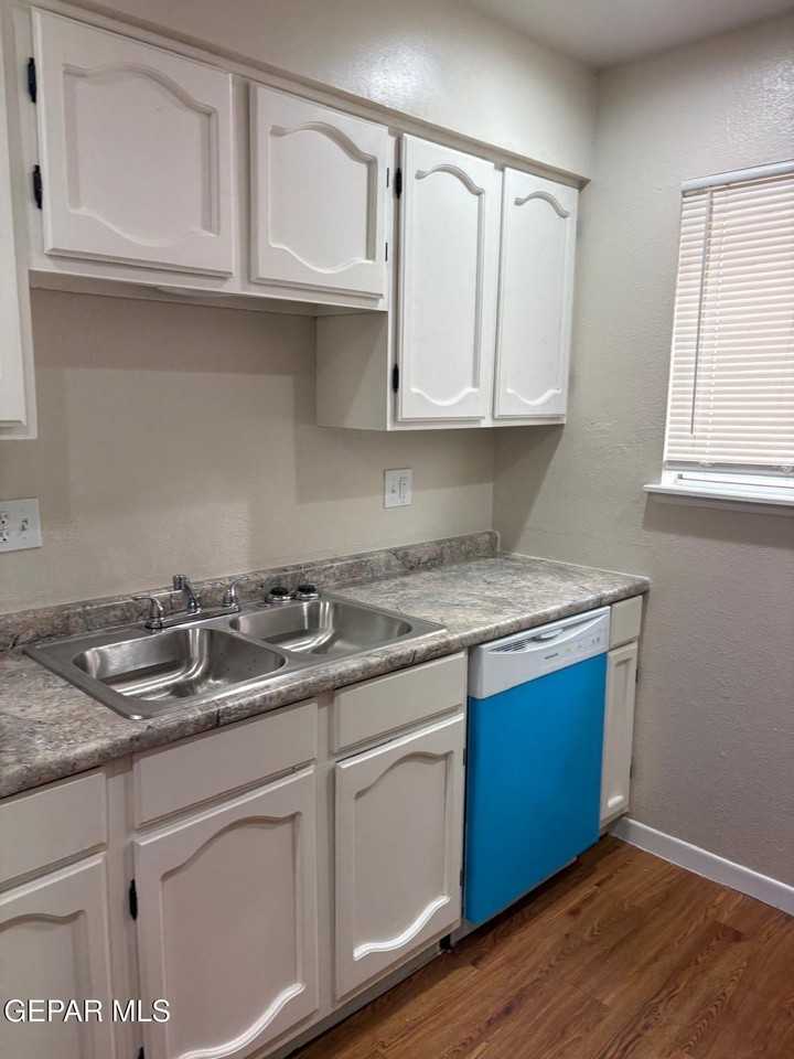 7127 Orizaba Ave - Photo 7 of 18