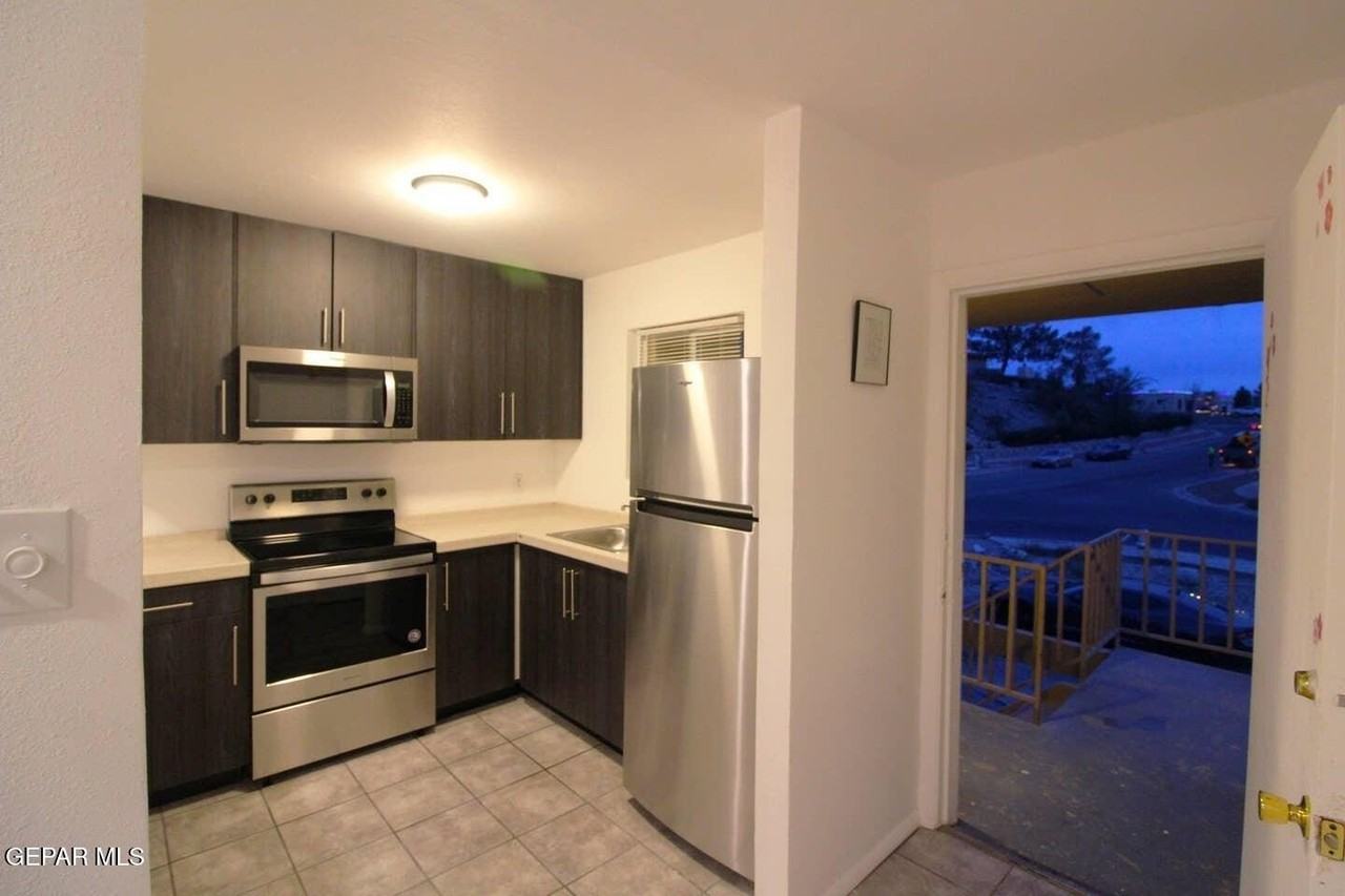 5200 Carousel Dr Apt 3 - Photo 2 of 15