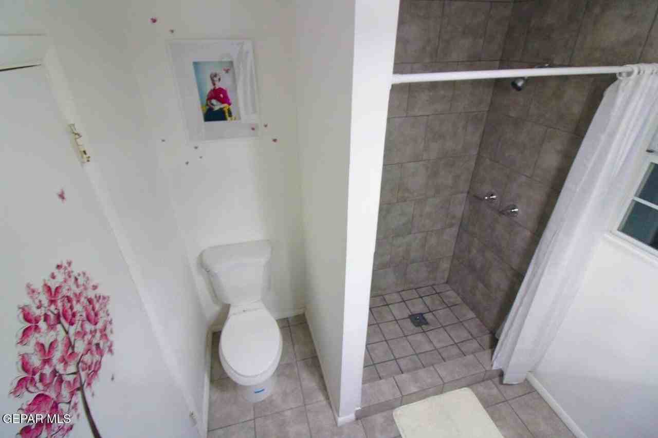 5200 Carousel Dr Apt 3 - Photo 4 of 15
