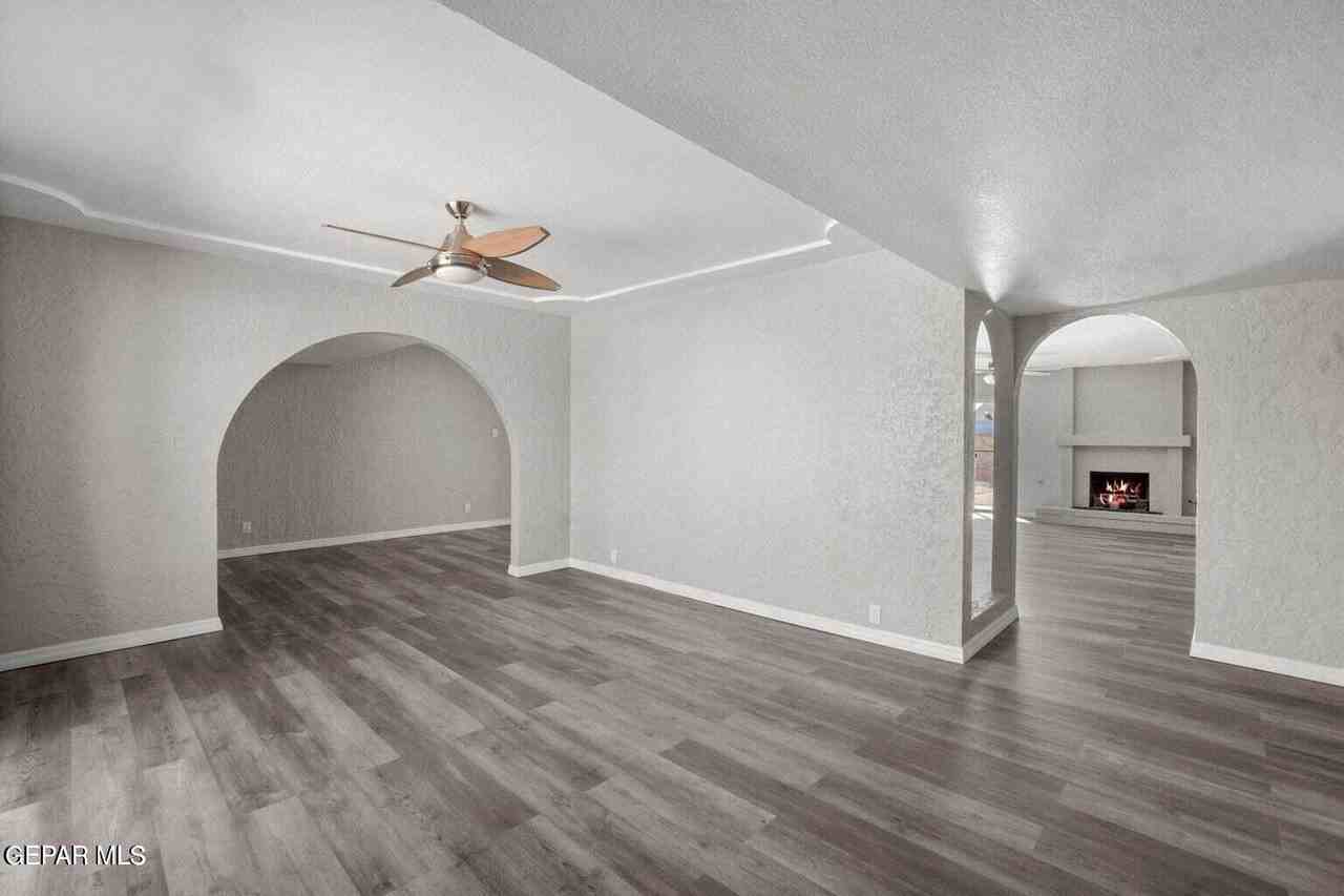 11200 Warcloud Ave - Photo 3 of 20