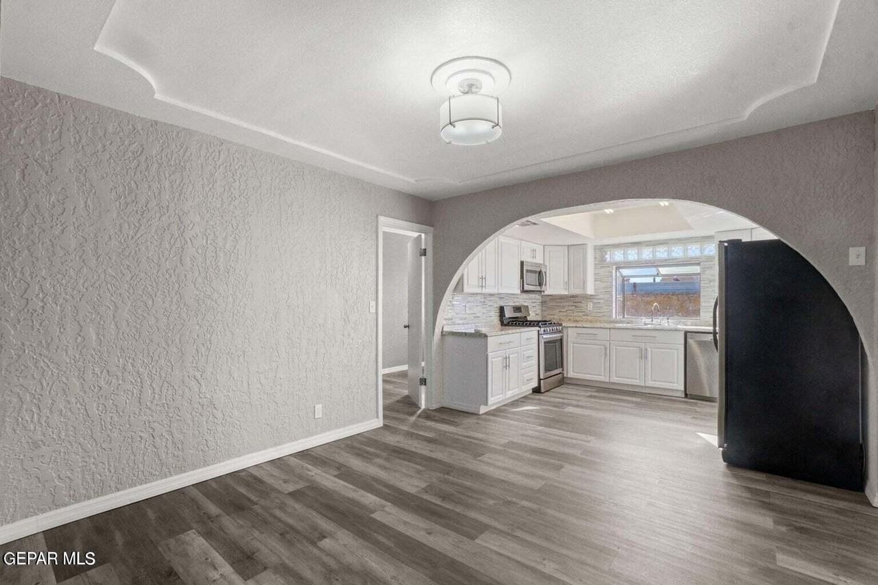 11200 Warcloud Ave - Photo 5 of 20