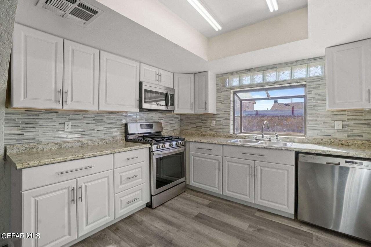 11200 Warcloud Ave - Photo 7 of 20