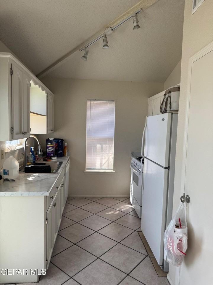 4124 Edgar Park Ave - Photo 7 of 21