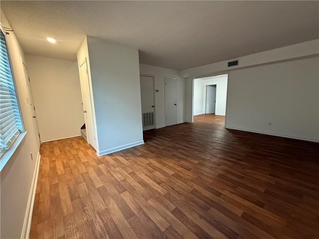 902 Darling Ave - Photo 3 of 15