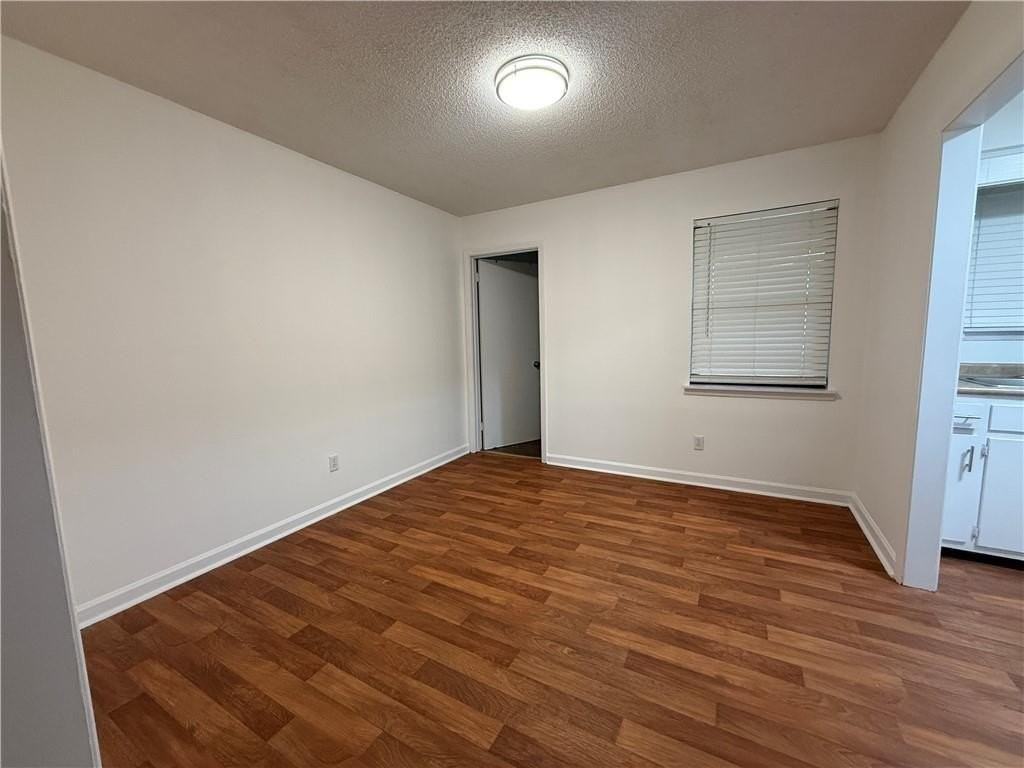 902 Darling Ave - Photo 5 of 15