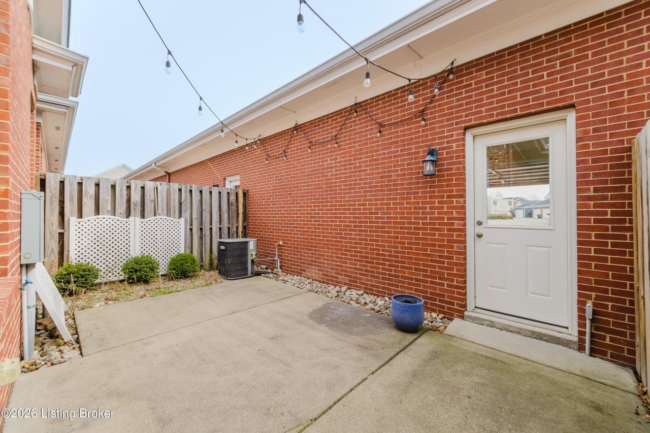 9312 Norton Commons Blvd - Photo 6 of 36