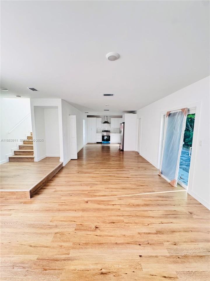 18395 Sw 103rd Ct - Photo 2 of 8