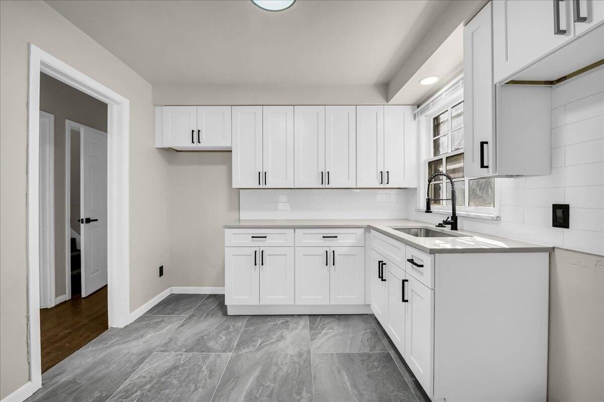 14188 Collingham Dr - Photo 5 of 24