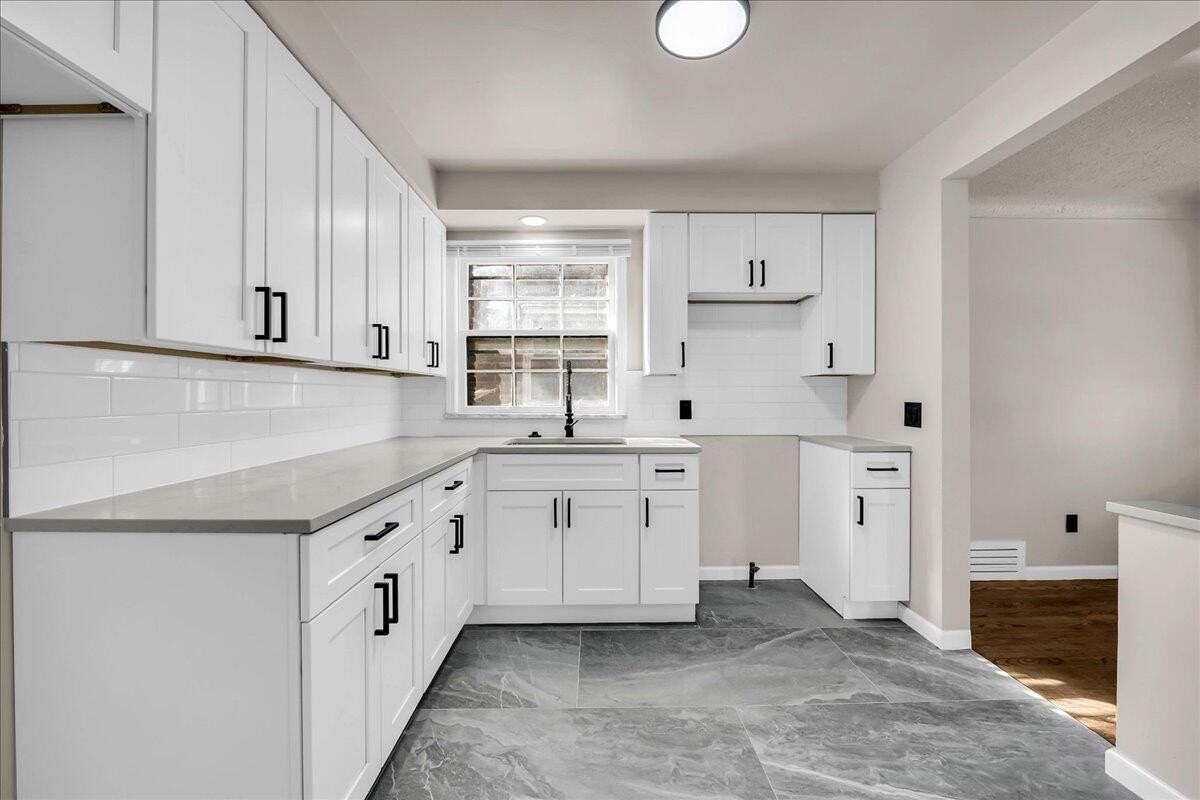 14188 Collingham Dr - Photo 6 of 24