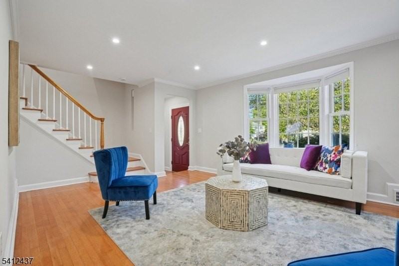 12 Meadowbrook Rd - Photo 4 of 37