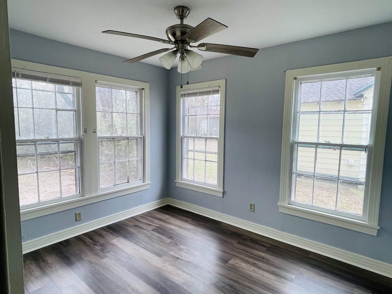 310 S Boon Ave - Photo 6 of 9