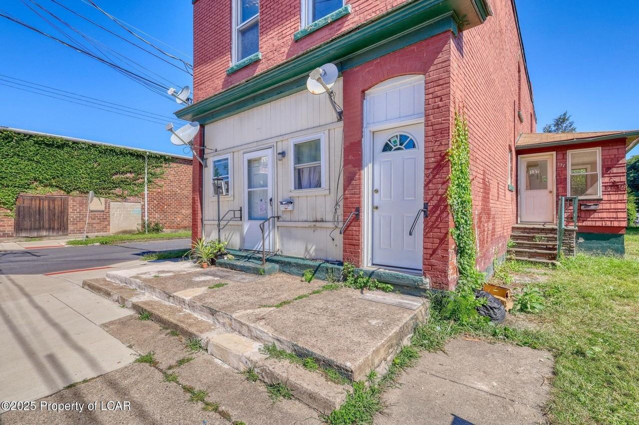 137 Shoemaker St - Photo 2 of 15