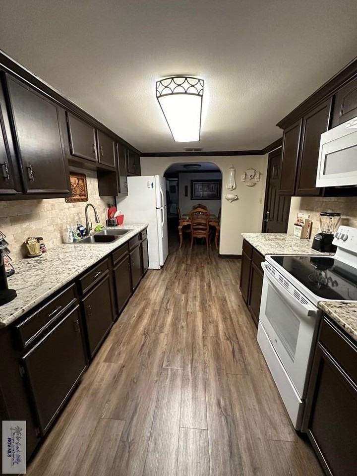 222 W 2nd St - Photo 5 of 13