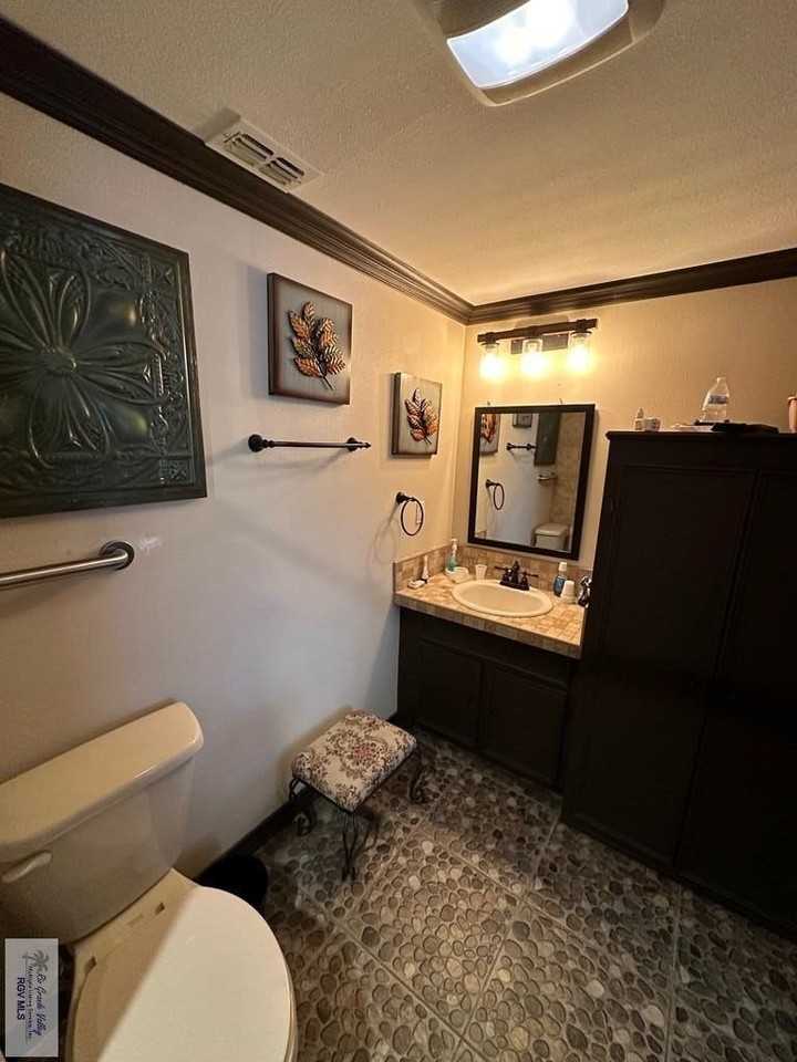 222 W 2nd St - Photo 7 of 13