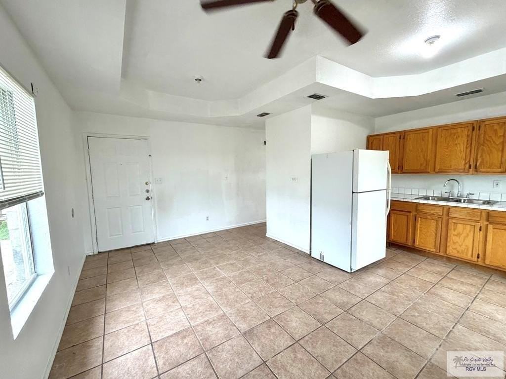 226 Camelia St - Photo 4 of 14