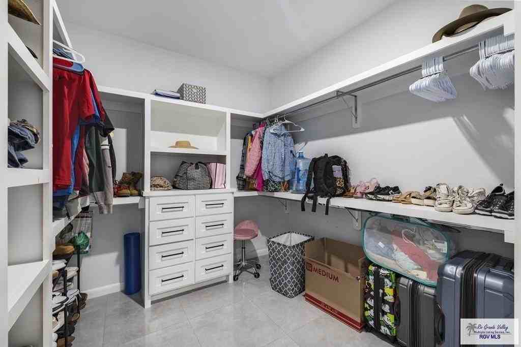 9175 Lake Charles Dr - Photo 4 of 17