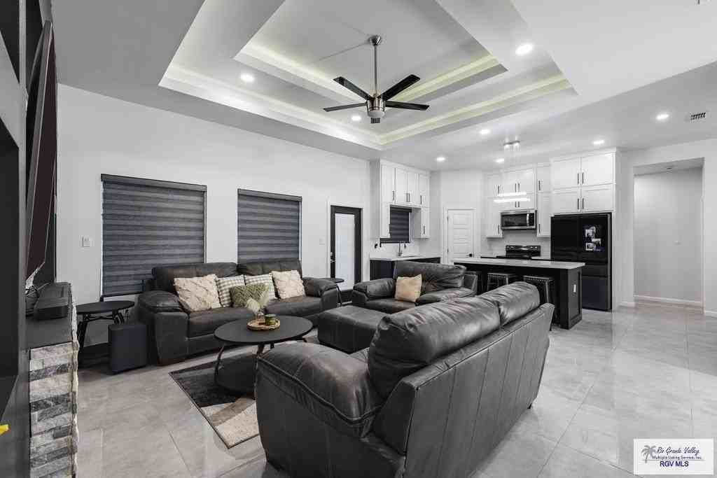 9175 Lake Charles Dr - Photo 6 of 17