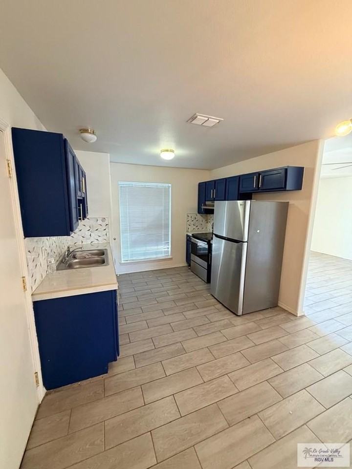 2186 Athens St - Photo 4 of 11