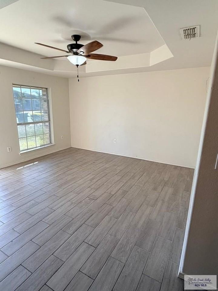 2186 Athens St - Photo 5 of 11