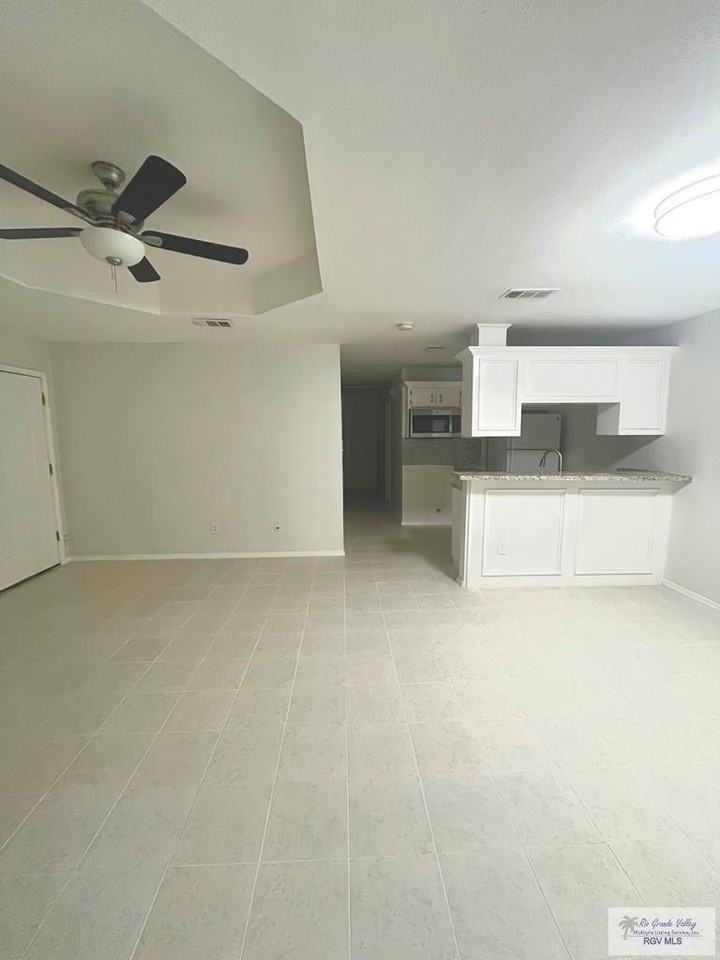 187 Willacy Ave Apt 1 #1 - Photo 3 of 10