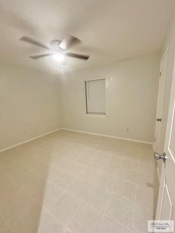 187 Willacy Ave Apt 1 #1 - Photo 4 of 10