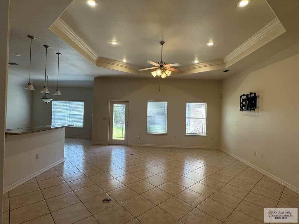 3428 Heritage Cir - Photo 4 of 20