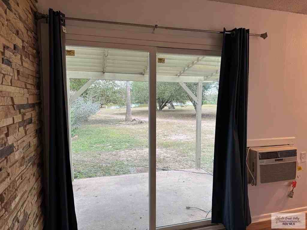 802 Continental Dr Apt 4 - Photo 3 of 12