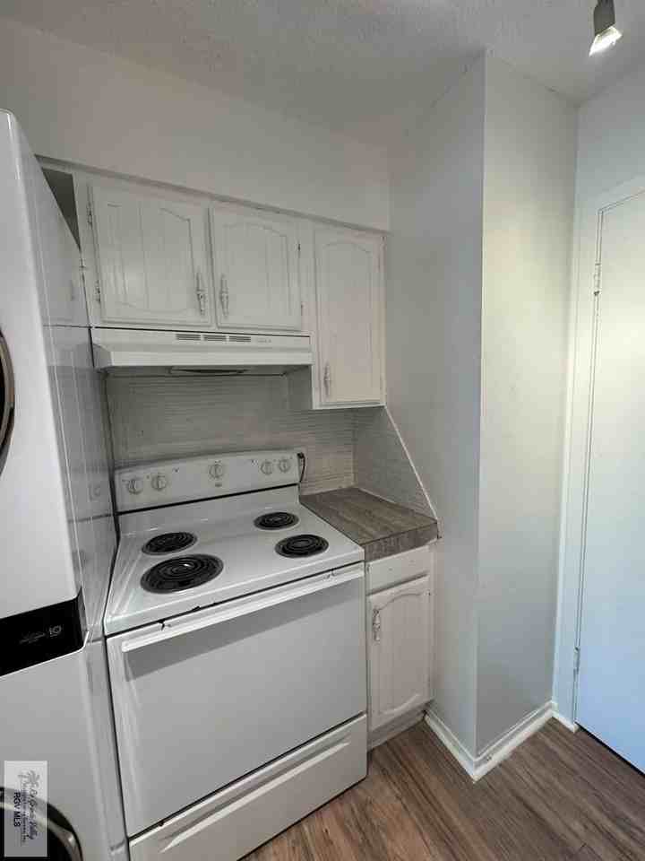 802 Continental Dr Apt 4 - Photo 7 of 12