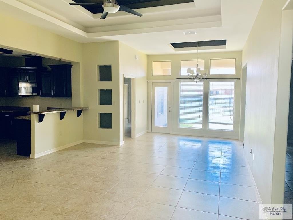 3042 Montevideo - Photo 2 of 15