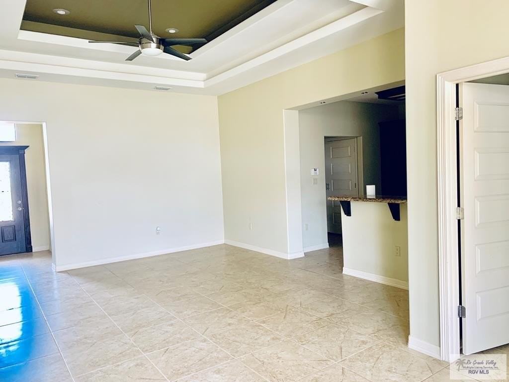 3042 Montevideo - Photo 4 of 15