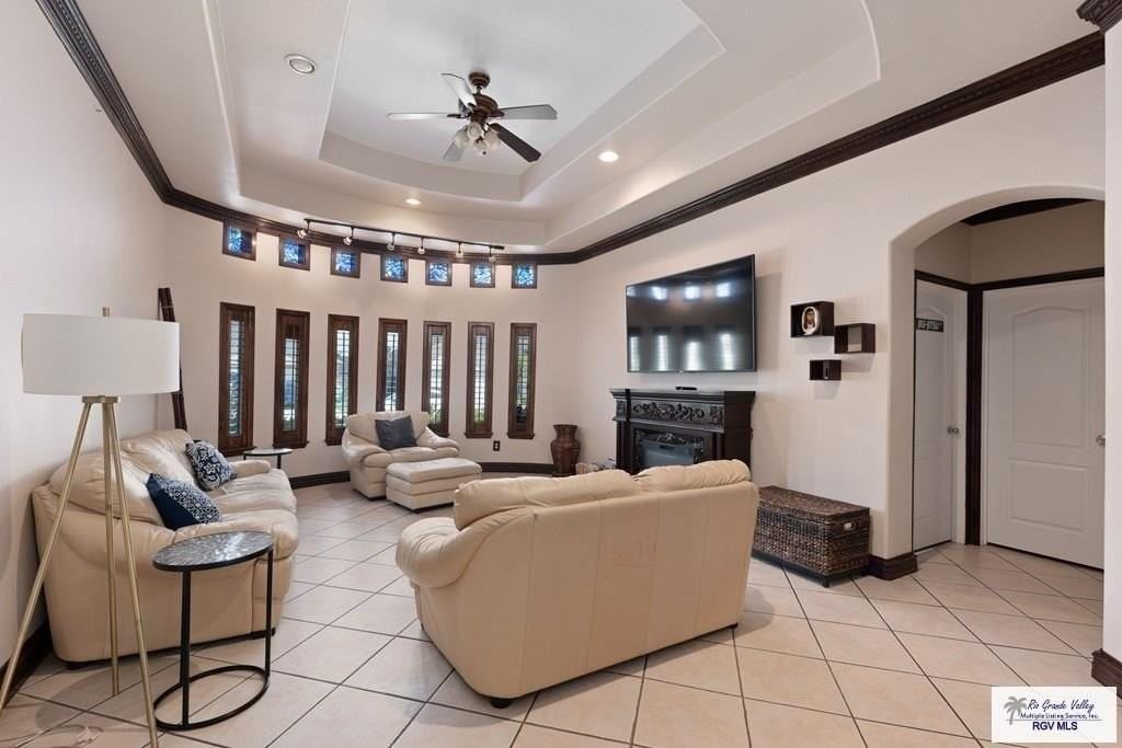 6037 Diamondback - Photo 3 of 19