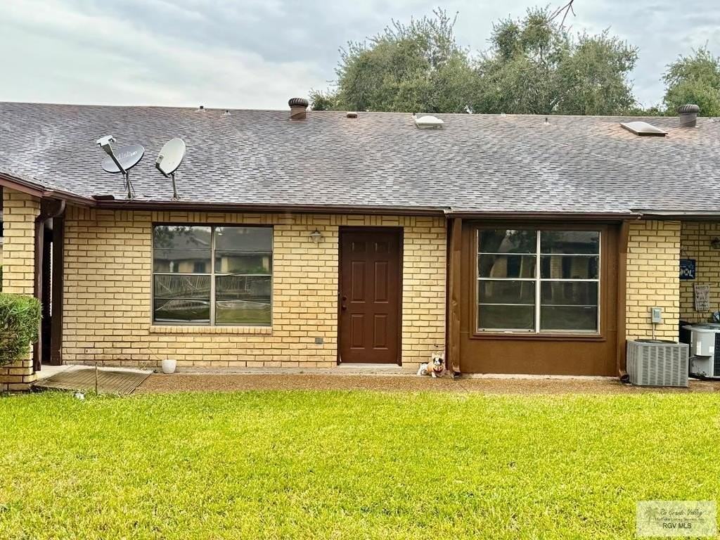 200 Santa Ana Ave Apt 1 #1 - Photo 2 of 19