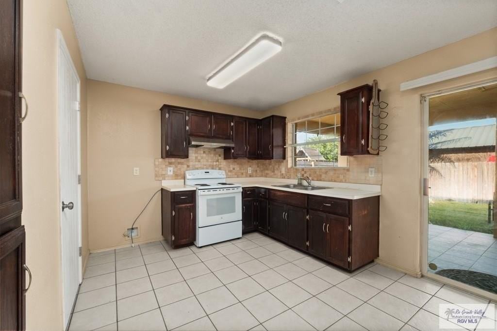 2751 Normandy St - Photo 4 of 18