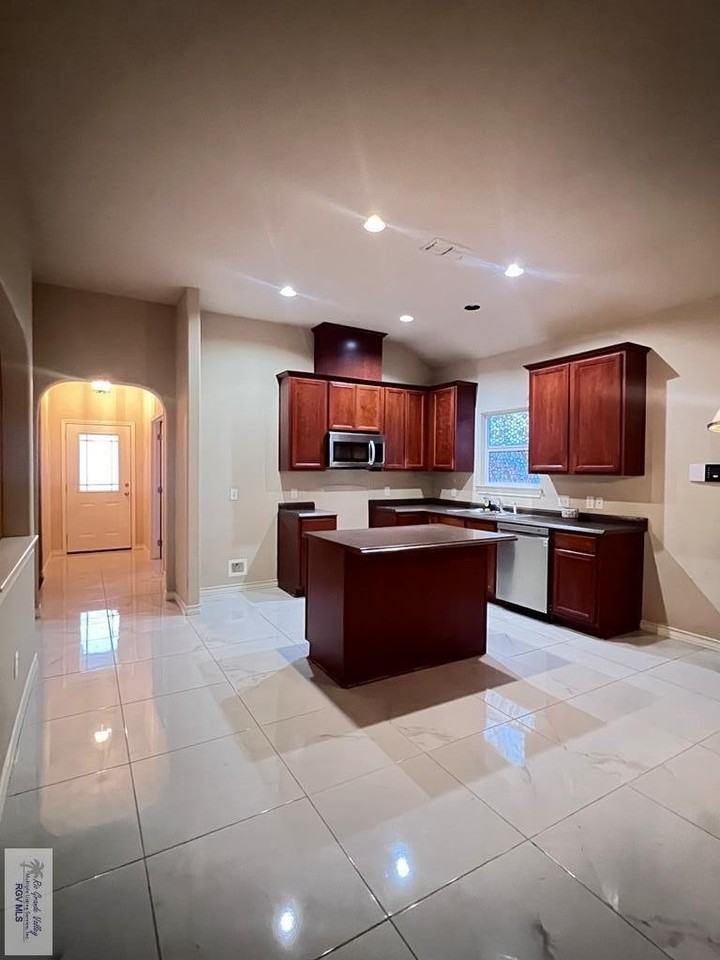 3915 Ridge Trl - Photo 2 of 12