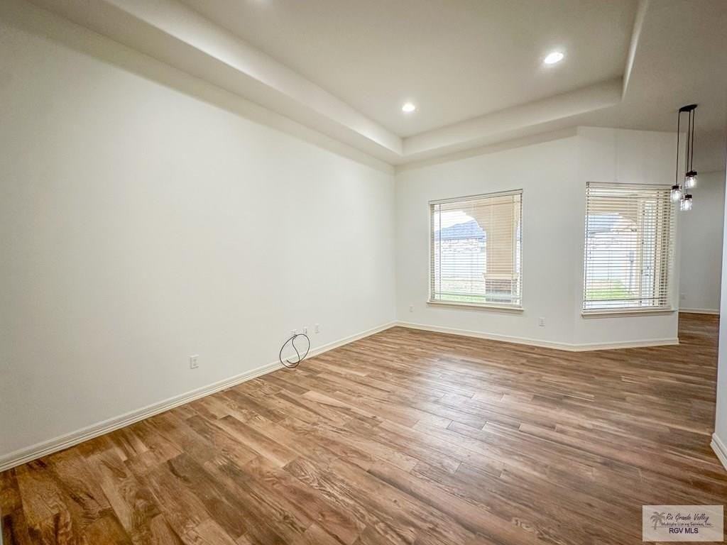 1009 Clearview Dr - Photo 3 of 21